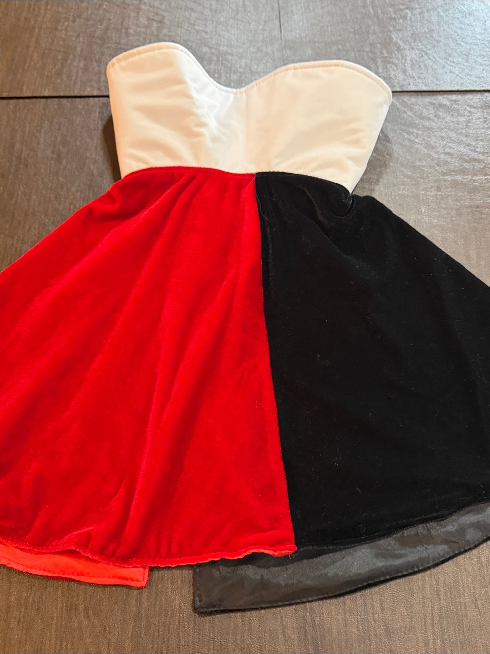 Red & Black Queen of Hearts Kids Costume Cape and Dress- Sz Small - Picture 11 of 11